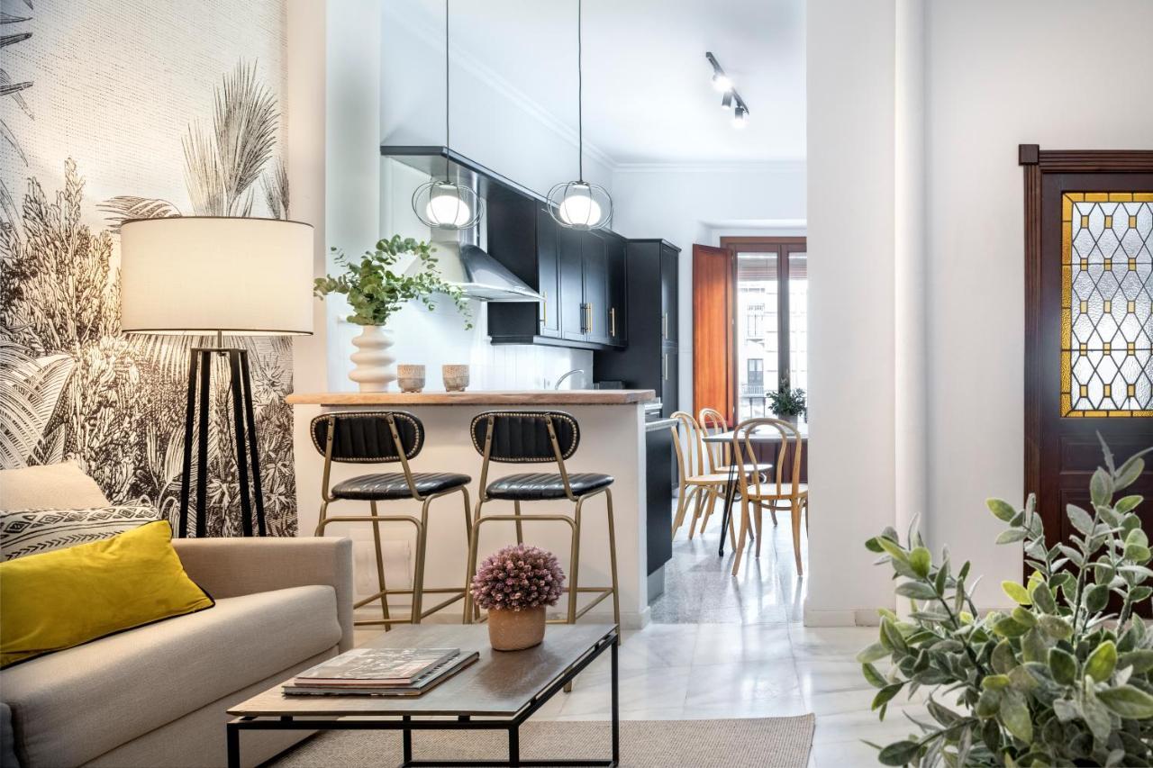 Hernando Colon Suite Apartments Seville Exterior photo